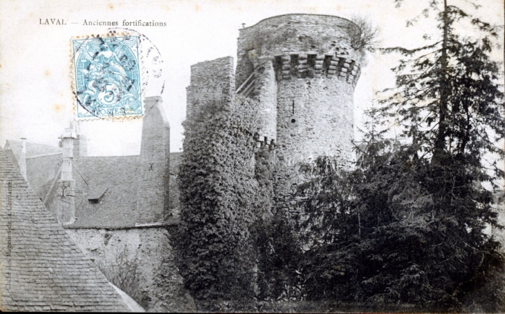 Anciennes Fortifications, vers 1905 (carte postale ancienne). - Laval