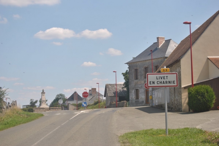 Entrée de la ville de Livet