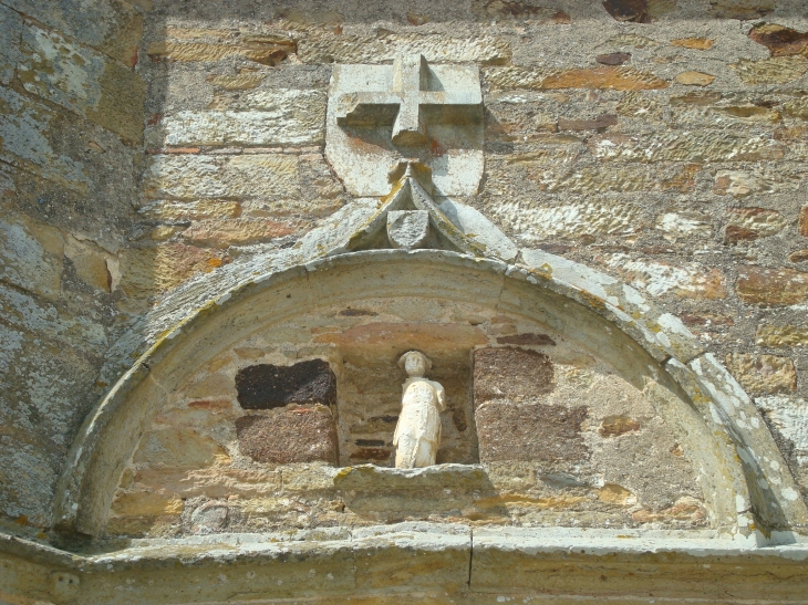 Détail. Eglise Saint-Aubin - Loigné-sur-Mayenne