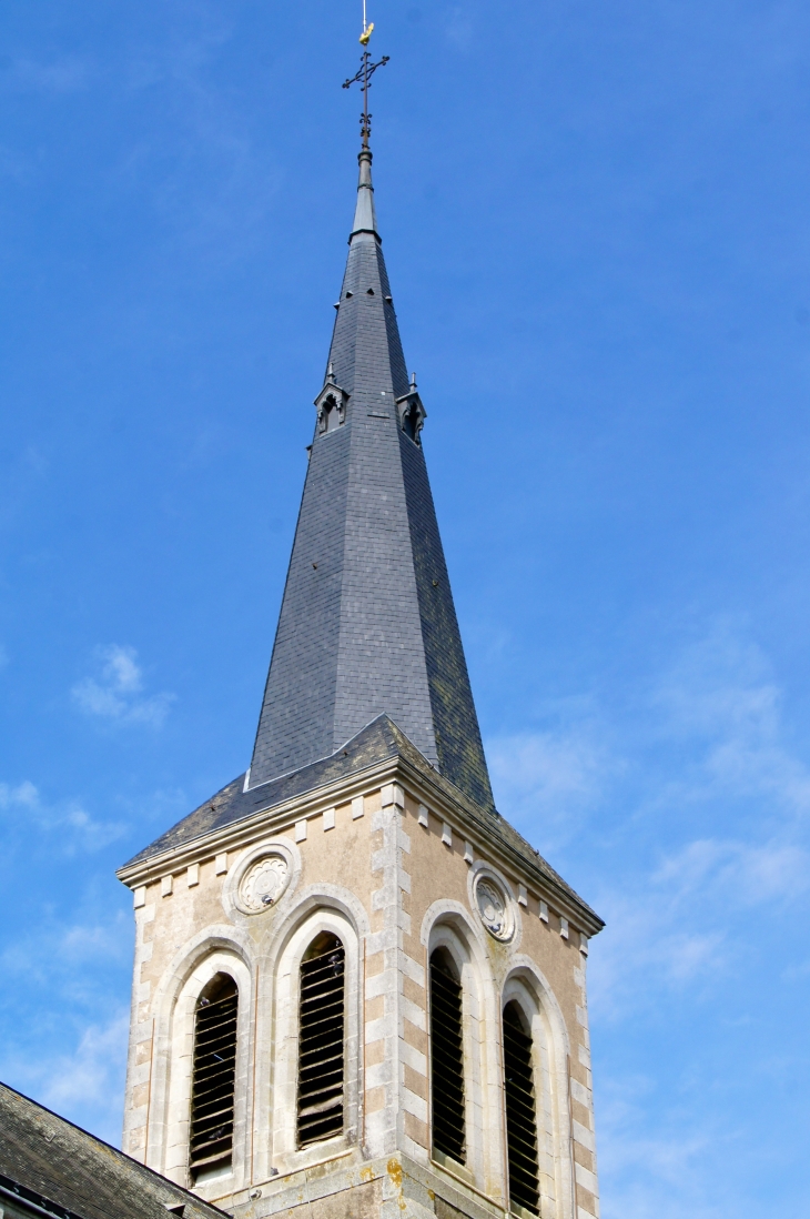 Le clocher de l'église Saint Martin. - Louverné