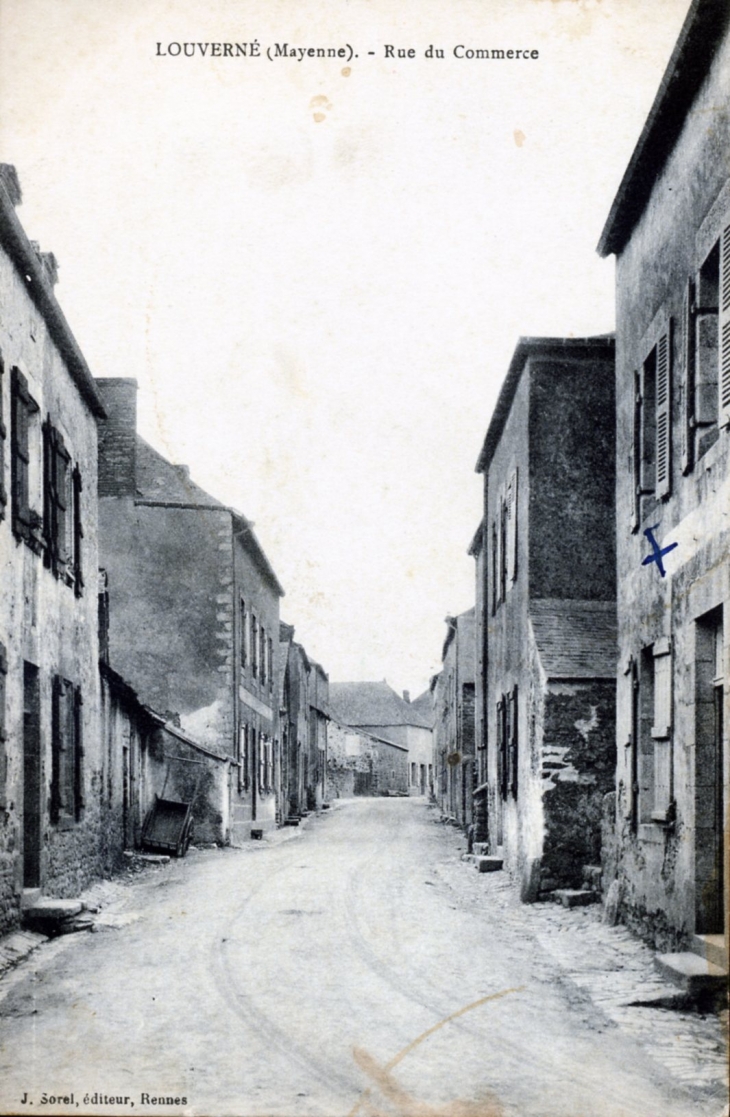 Rue du Commerce, vers 1925 (carte postale ancienne). - Louverné