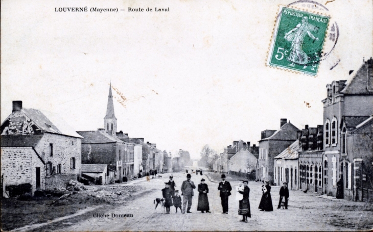 Route de Laval, vers 1911 (carte postale ancienne). - Louverné