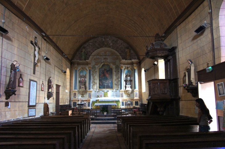 Voûte lambrissée de la nef, une partie date du XIIe siècle. Eglise Saint Pierre. - Maisoncelles-du-Maine