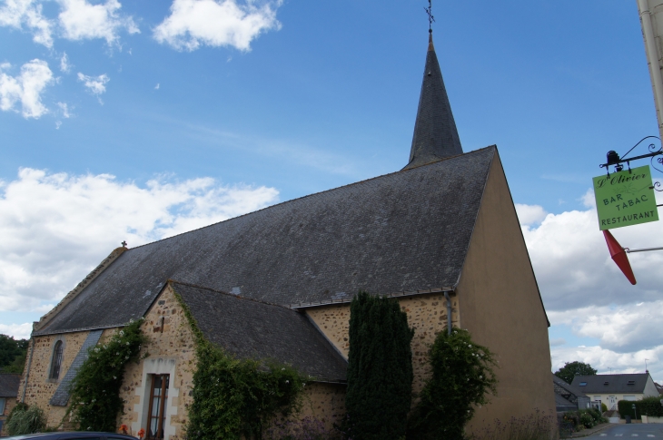 Le chevet de l'église Saint Pierre. - Maisoncelles-du-Maine