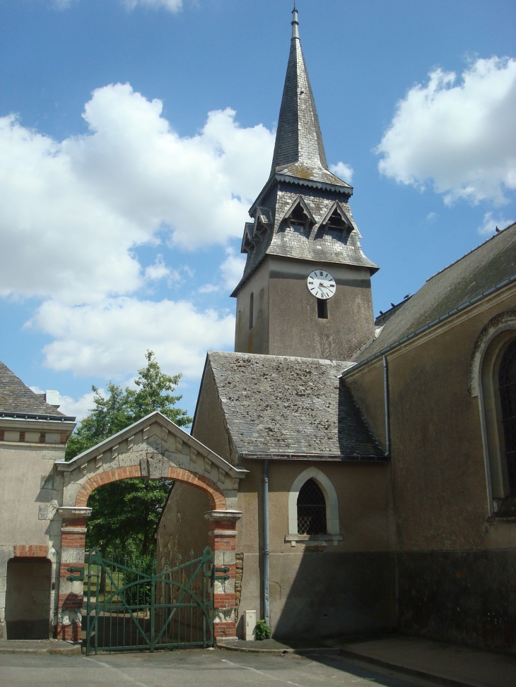 Eglise Saint-Didier (époque romane et 1817)  - Marigné-Peuton