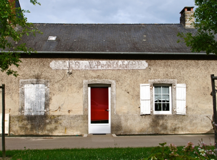 Ancien café. - Martigné-sur-Mayenne