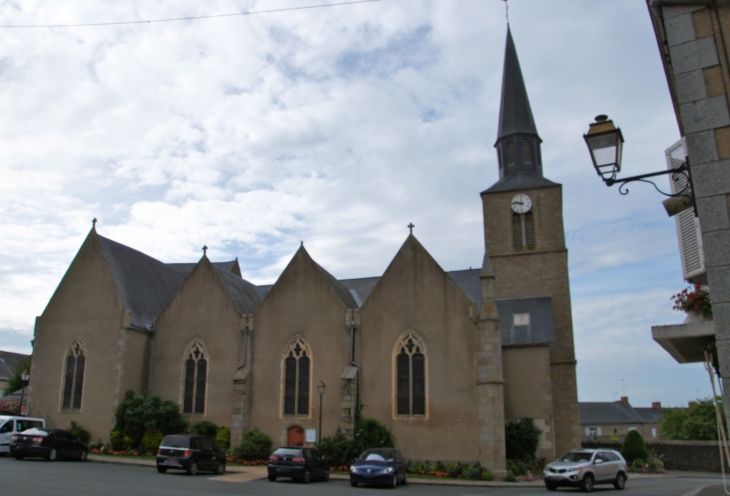 Eglise romane Saint Georges du XIXe siècle. - Martigné-sur-Mayenne