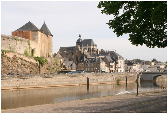 Castle by the river - Mayenne