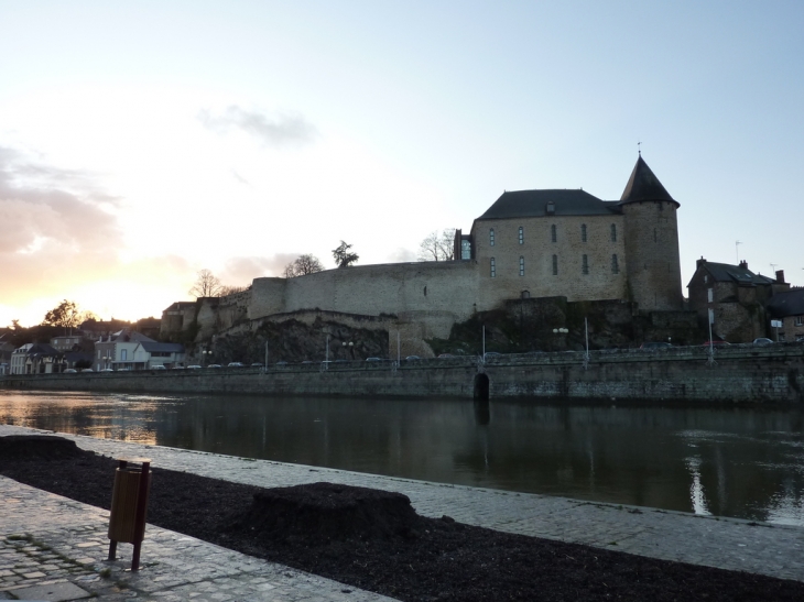 Mayenne- Ancien château IX-XII