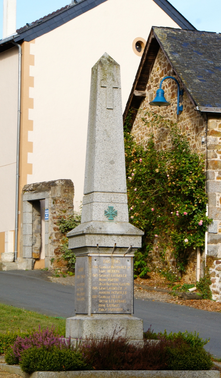 Le Monument aux Morts - Montflours