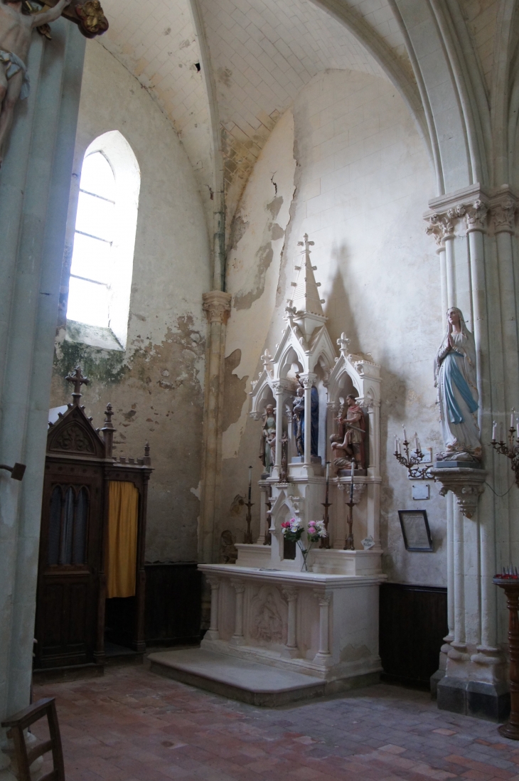 Chapelle du transept gauche . Eglise Saint Martin. - Montflours