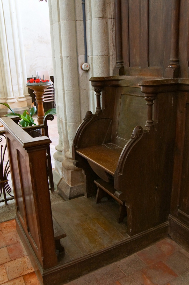 Fauteuil. Eglise Saint Martin. - Montflours