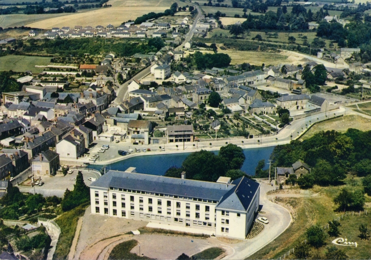 Vue Aérienne - La Nouvelle Maison de Retraite (carte postale de 1970) - Montsûrs