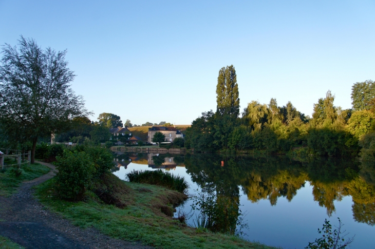 Les berges de la Mayenne. - Moulay