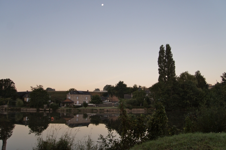 Les berges de la Mayenne. - Moulay