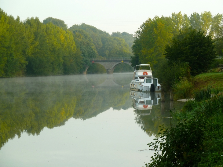 Les berges de la Mayenne. - Moulay