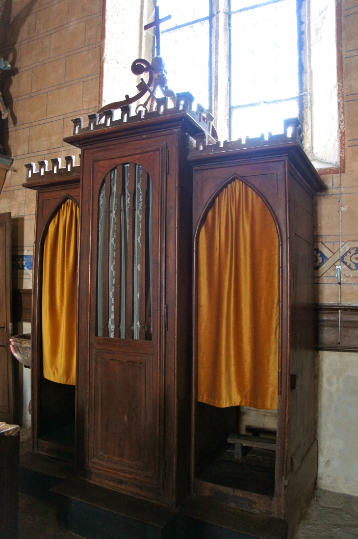 Confessional de l'église Saint Pierre. - Oisseau