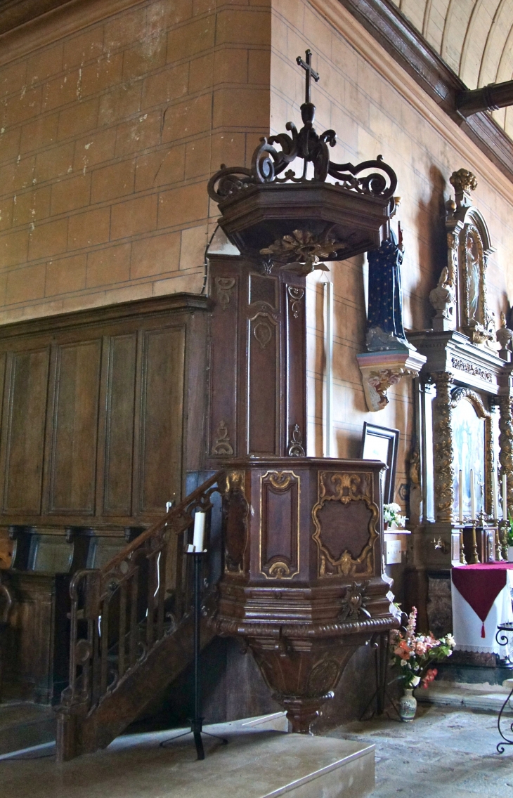 La chaire à prêcher de l'église Saint Pierre. - Oisseau