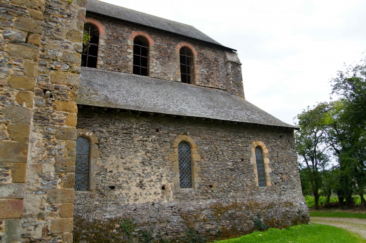 Le transept de l'église de l'abbaye de Clermont. - Olivet