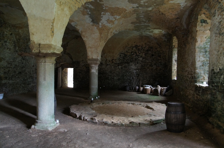 Le cellier : Abbaye de Clermont. - Olivet