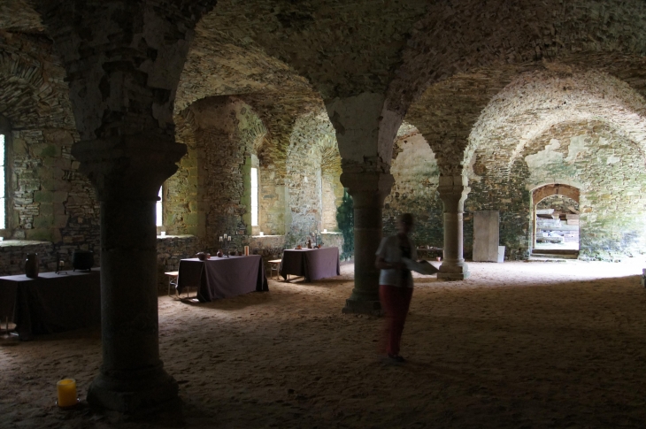 Le réfectoire : abbaye de Clermont. - Olivet