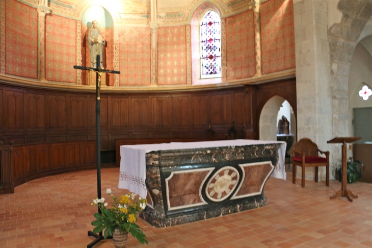 Eglise Saint Pierre : le maître autel - Parné-sur-Roc