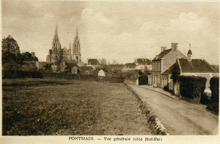 Vue générale (coté sud-est) (carte postale ancienne). - Pontmain