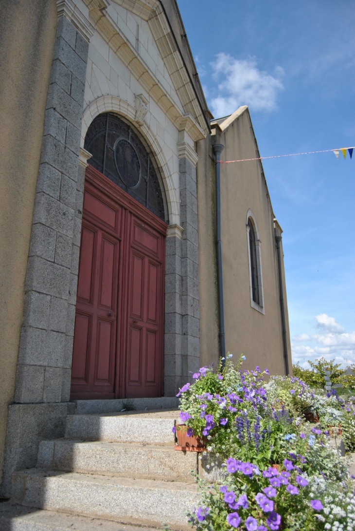 Entrée Eglise Quelaines-Saint-Gault