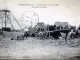 Photo précédente de Renazé La distribution d'eau aux ateliers de fendeurs 'd'ardoises, vers 1905 (carte postale ancienne).