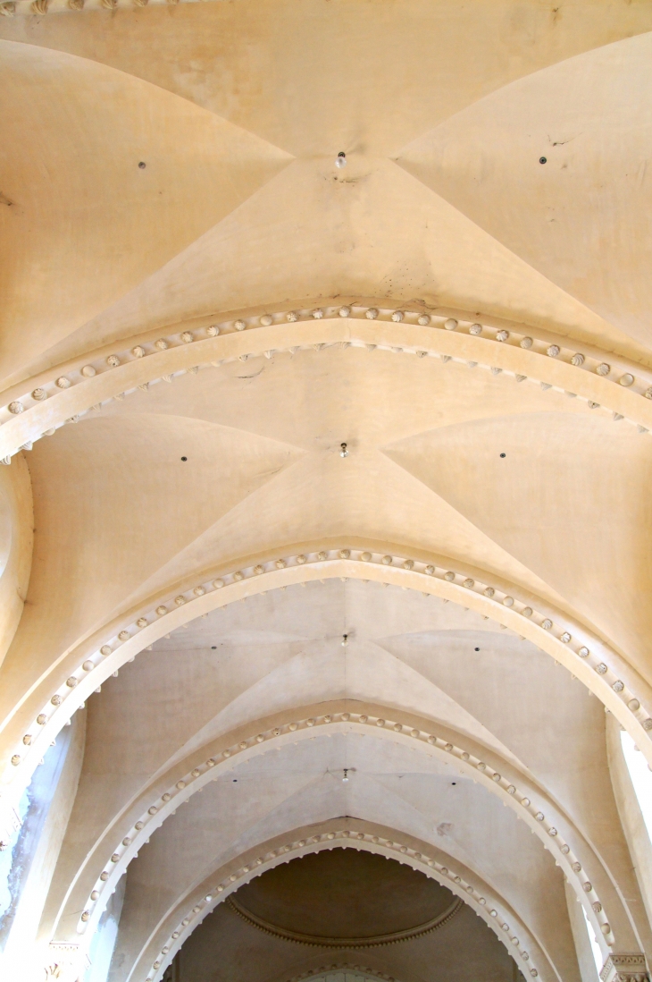 La voûte de l'église Saint Hippolyte. - Sacé