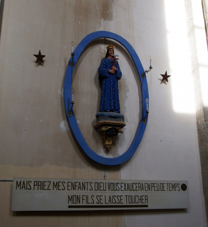 Dans l'église Saint Hippolyte. - Sacé