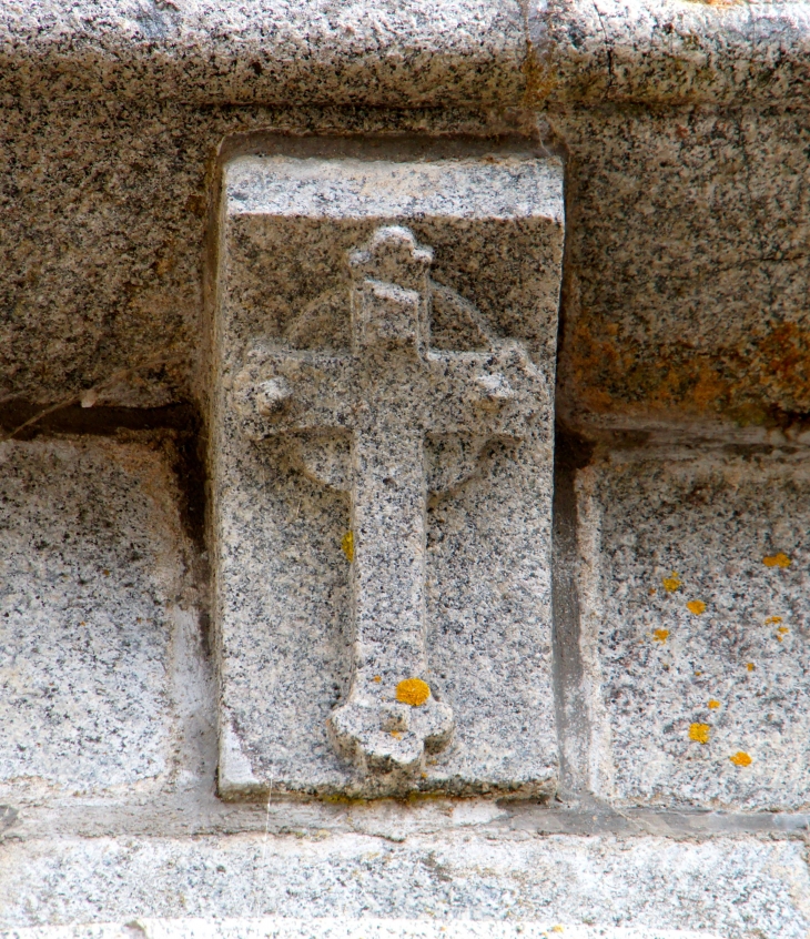 Modillon de l'église Saint Hippolyte. - Sacé