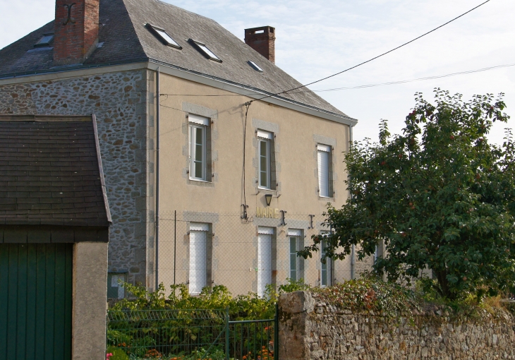 L'école des Garçons devenue Mairie en 2013. - Sacé