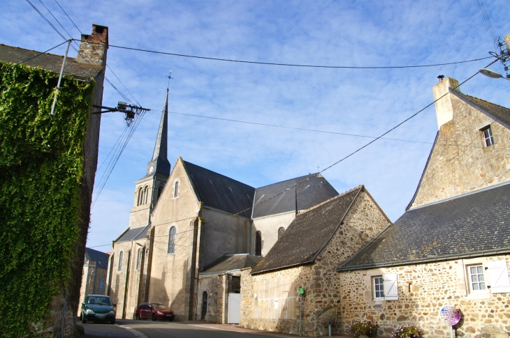 Place de l'église. - Sacé