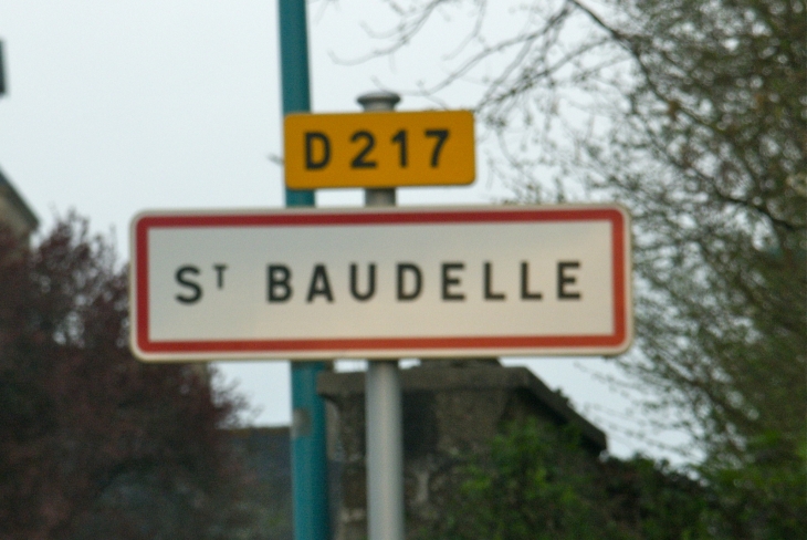 Auhjourd'hui : Eglise, Pont XIXe siècle, Moulin XIXe siècle. - Saint-Baudelle