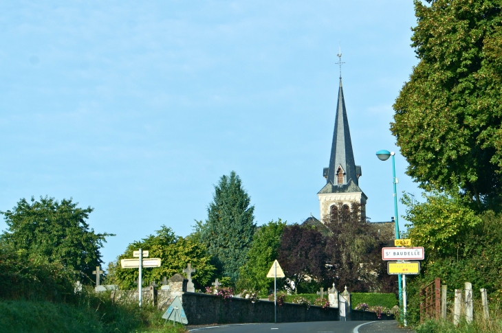 En arrivant à Saint-Baudelle.