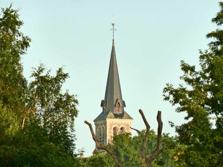 Le Clocher de l'église Saint-Baudelle.