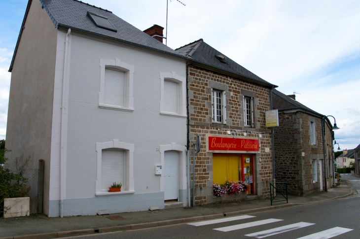 Une rue du village. - Saint-Georges-Buttavent