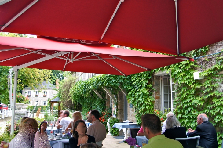 Fontaine-Daniel. Le Restaurant. - Saint-Georges-Buttavent