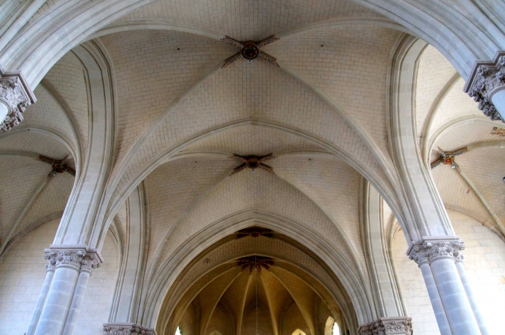 Croisée d'ogives, église Saint Georges. - Saint-Georges-Buttavent