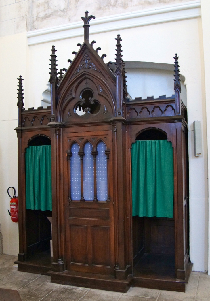 Confessional de l'église Saint Georges. - Saint-Georges-Buttavent