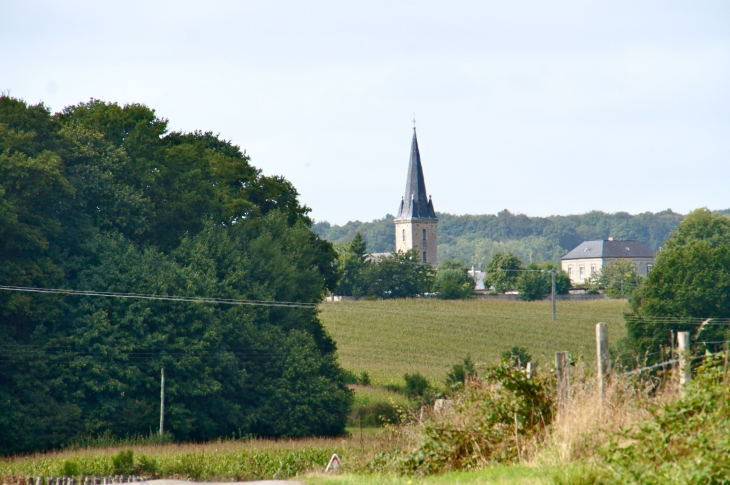 Vue sur la Chapelle au Grain. - Saint-Georges-Buttavent