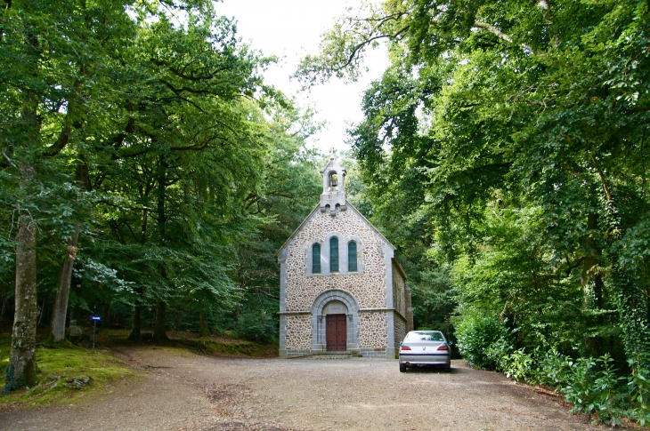 Chapelle Notre Dame du Hec. Un titre de 1451 signale l'existence d'une chapelle en ce lieu. - Saint-Georges-Buttavent