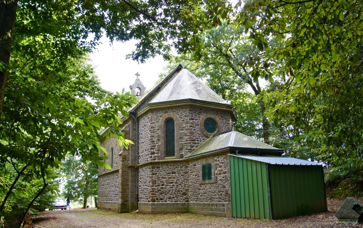 Chapelle Notre Dame du Hec. Un titre de 1451 signale l'existence d'une chapelle en ce lieu. - Saint-Georges-Buttavent