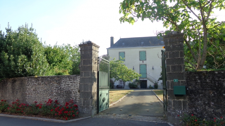 Belle maison à l'entrée du bourg - Saint-Georges-sur-Erve