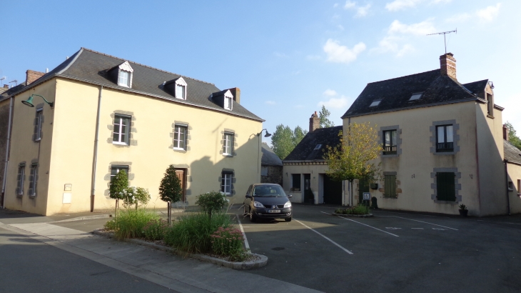 Maisons au centre du village - Saint-Georges-sur-Erve