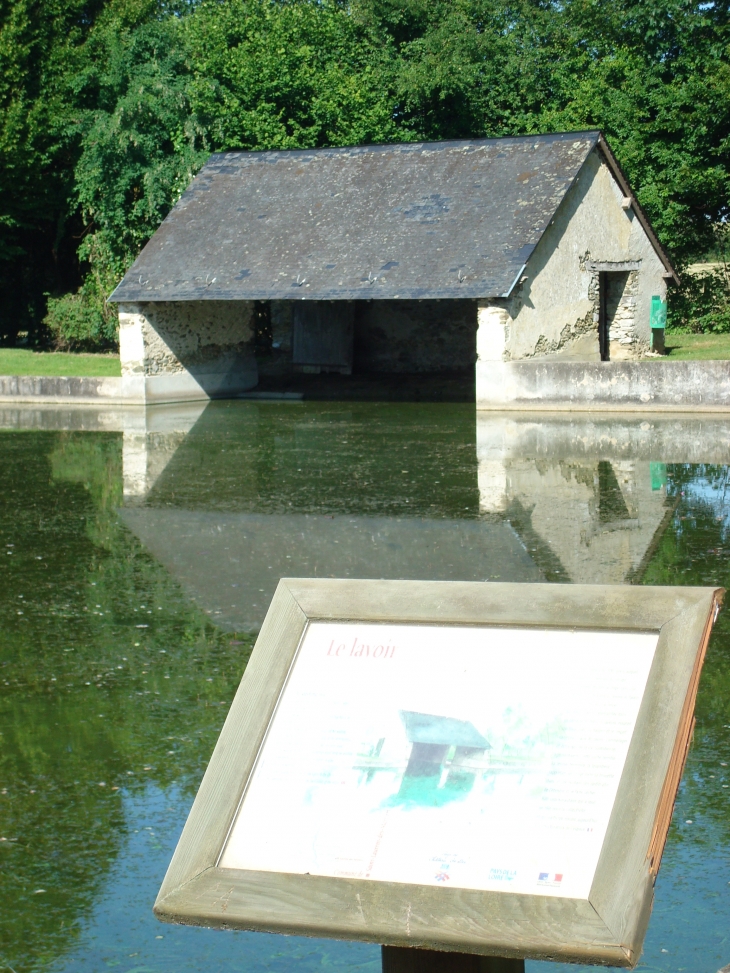 Lavoir. ( fin du XIXè siècle) - Saint-Laurent-des-Mortiers