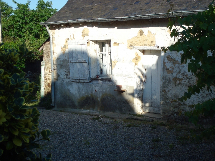Maison ancienne autour de l'église - Saint-Laurent-des-Mortiers