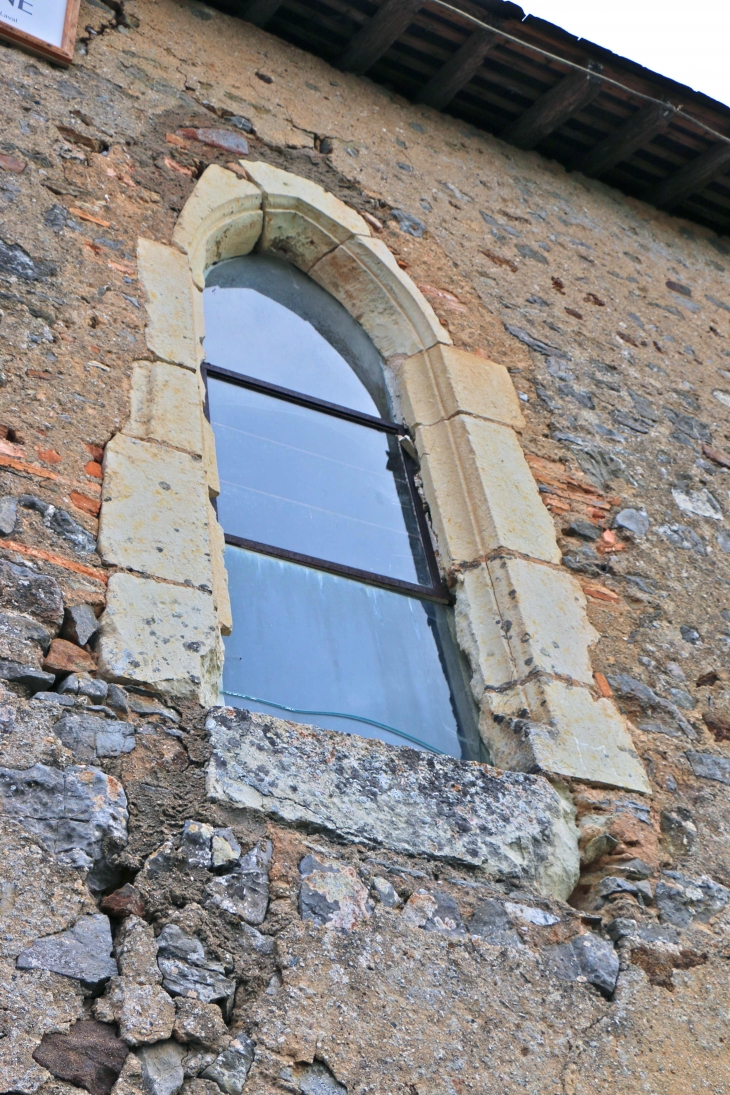 Fenêtre de l'église Saint Loup - Saint-Loup-du-Dorat