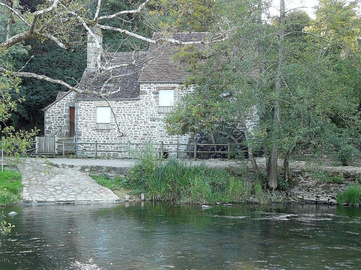 La Sarthe et le moulin de Trotté - Saint-Pierre-des-Nids